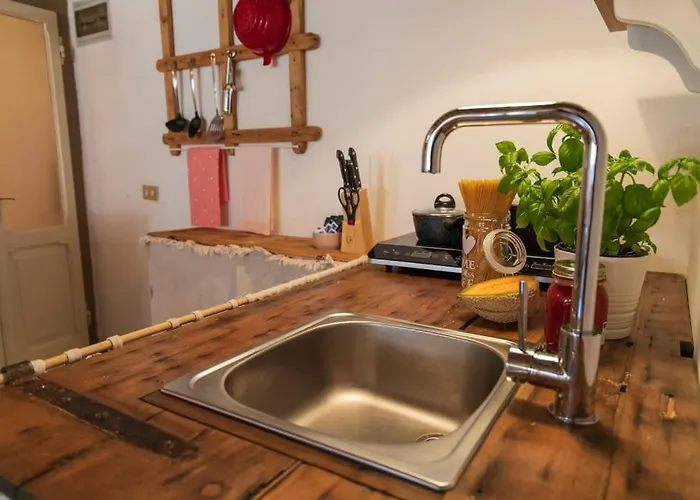 Leontine In By Yohome *